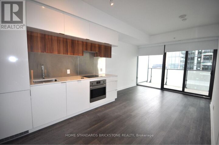 Property Photo:  185 Roehampton Avenue 2011  ON M4P 0C6 