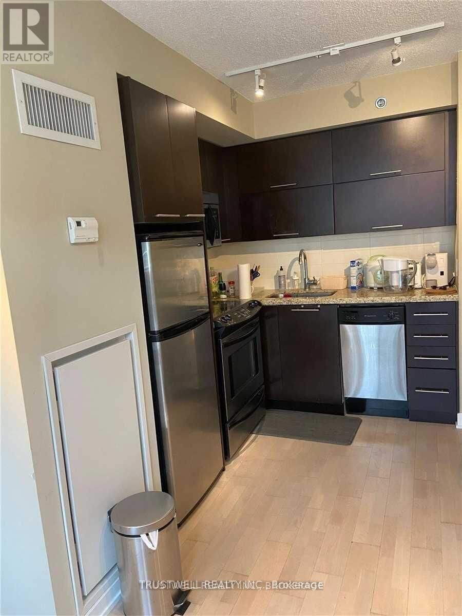 Property Photo: 21 Nelson Street 519 ON M5V 1T8