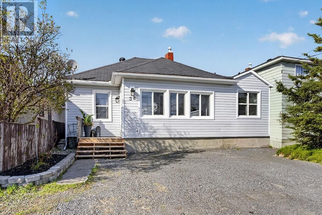 Property Photo:  32 Hanna Avenue  ON P0M 1H0 