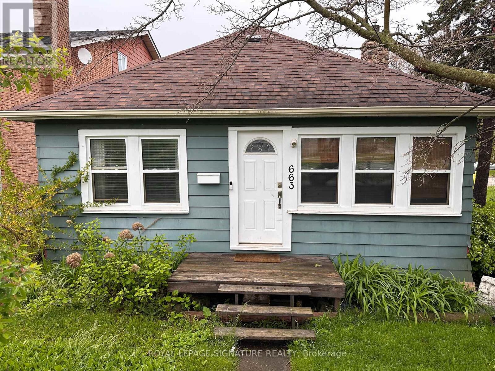 Property Photo:  663 Liverpool Road  ON L1W 1R5 