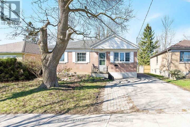 Property Photo:  18 Newton Street  ON L4M 3N3 