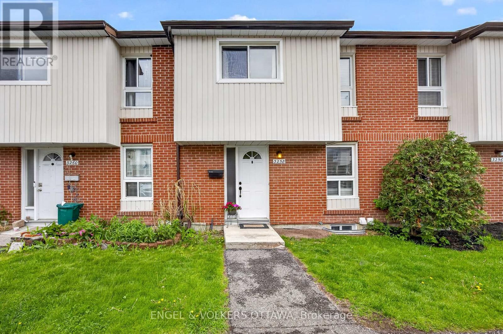 Property Photo:  3258 Bannon Way 60  ON K1T 1T3 