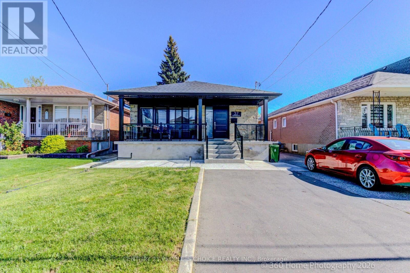 Property Photo: 37 Bentworth Avenue Lower ON M6A 1P1