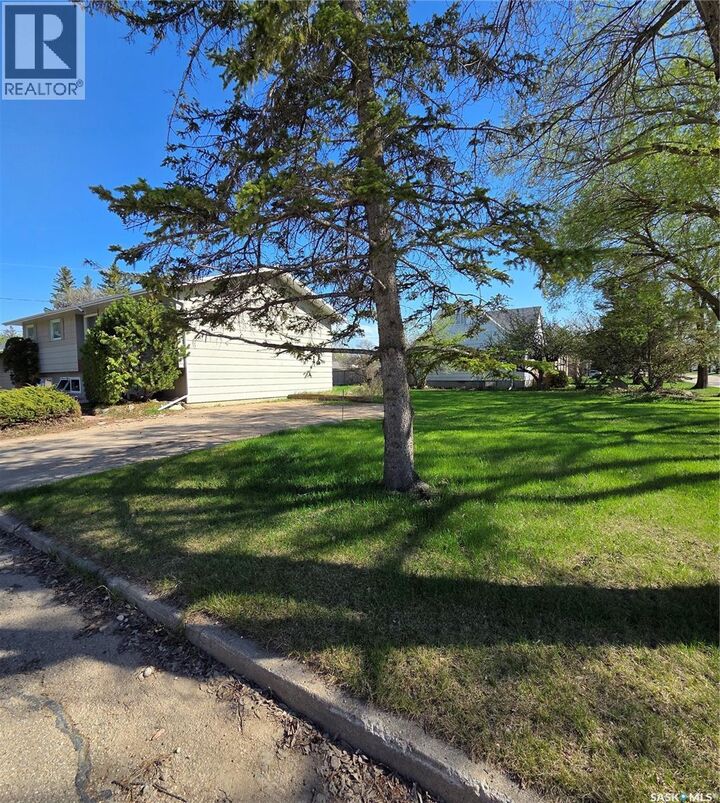 Property Photo: 1308 98th Street SK S0E 1T0