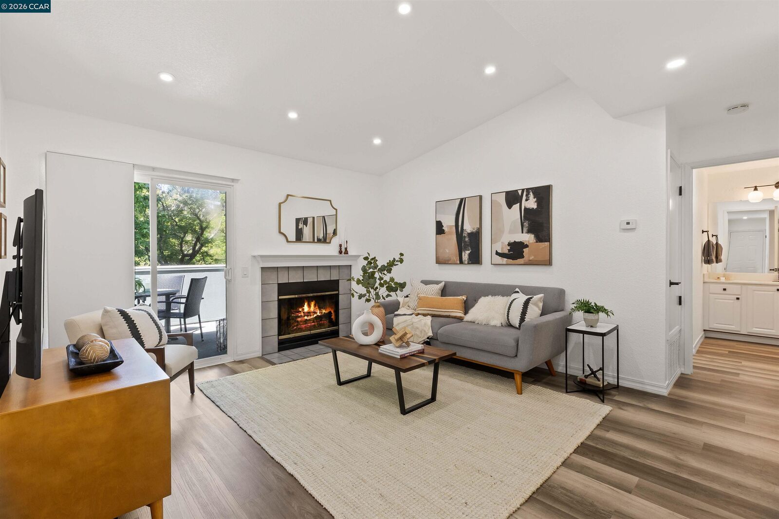 Property Photo:  760 Canyon Oaks Dr H  CA 94605 