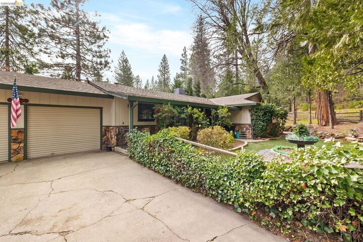 Property Photo: 22698 Robin Hood Dr CA 95383