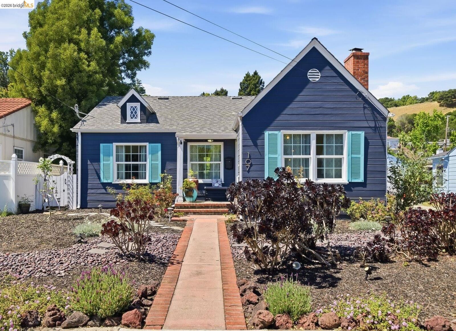 Property Photo:  107 Covington St  CA 94605 