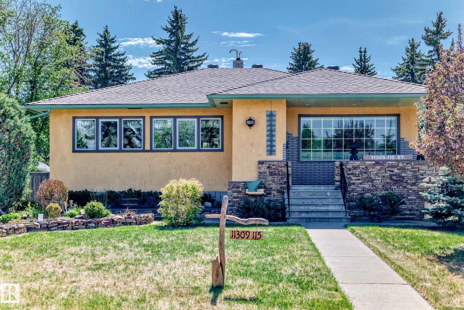 Property Photo:  11309 115 Street NW  AB T5G 2V5 