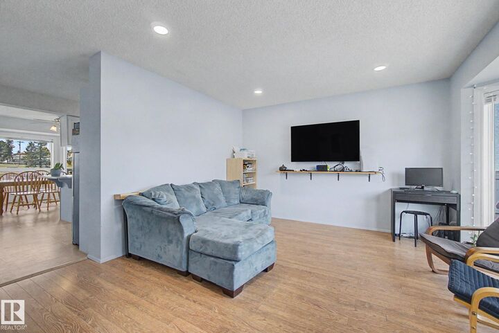 Property Photo:  5 Aberdeen Way 141  AB T7Z 1N1 