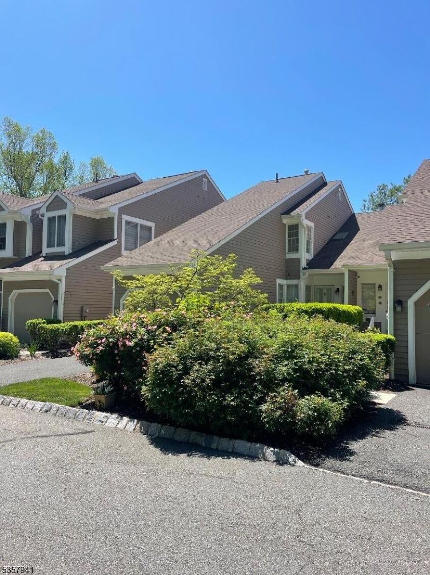 Property Photo:  7 Dorset Ln  NJ 07921 
