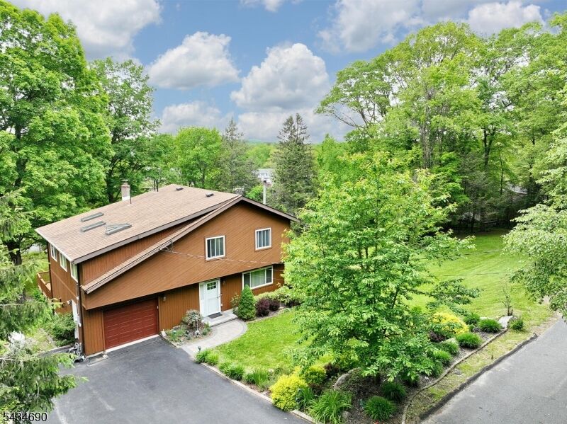 Property Photo:  64 Larchmont Dr  NJ 07421 