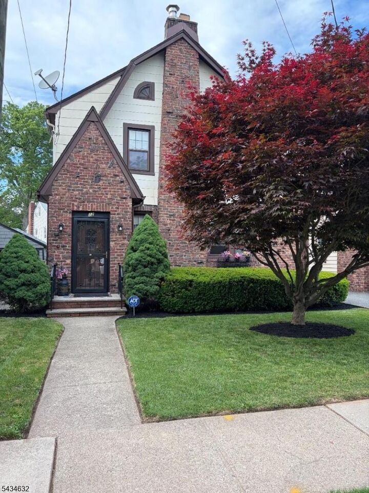 Property Photo:  12 Ferncliff Rd  NJ 07003 