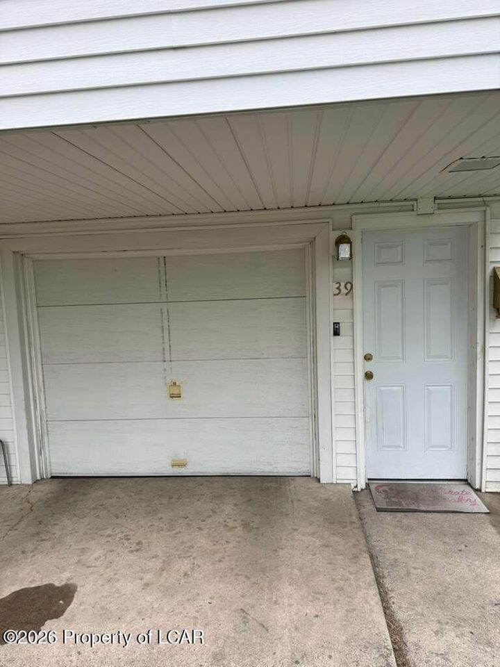 Property Photo: 39 Atherton Drive PA 18644