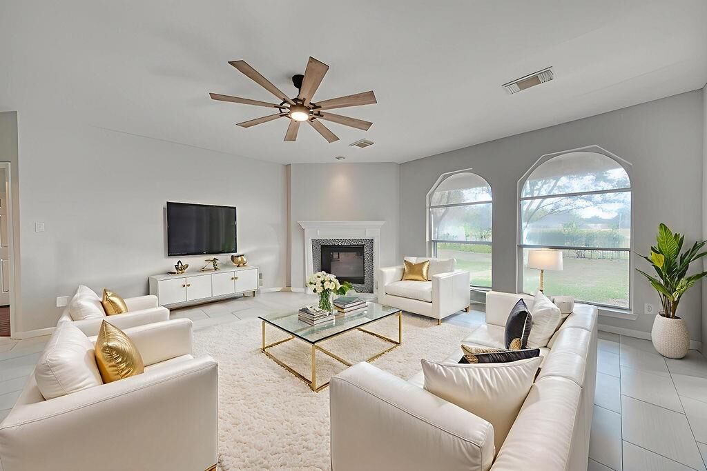 Property Photo: 9606 Oakland Lake Way TX 77459