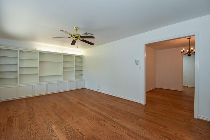 Property Photo:  5508 Jessamine Street  TX 77081 