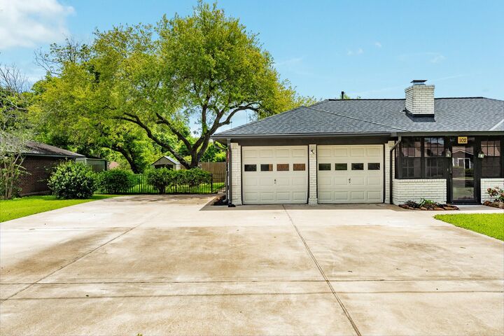 Property Photo: 102 Turner Street TX 77531