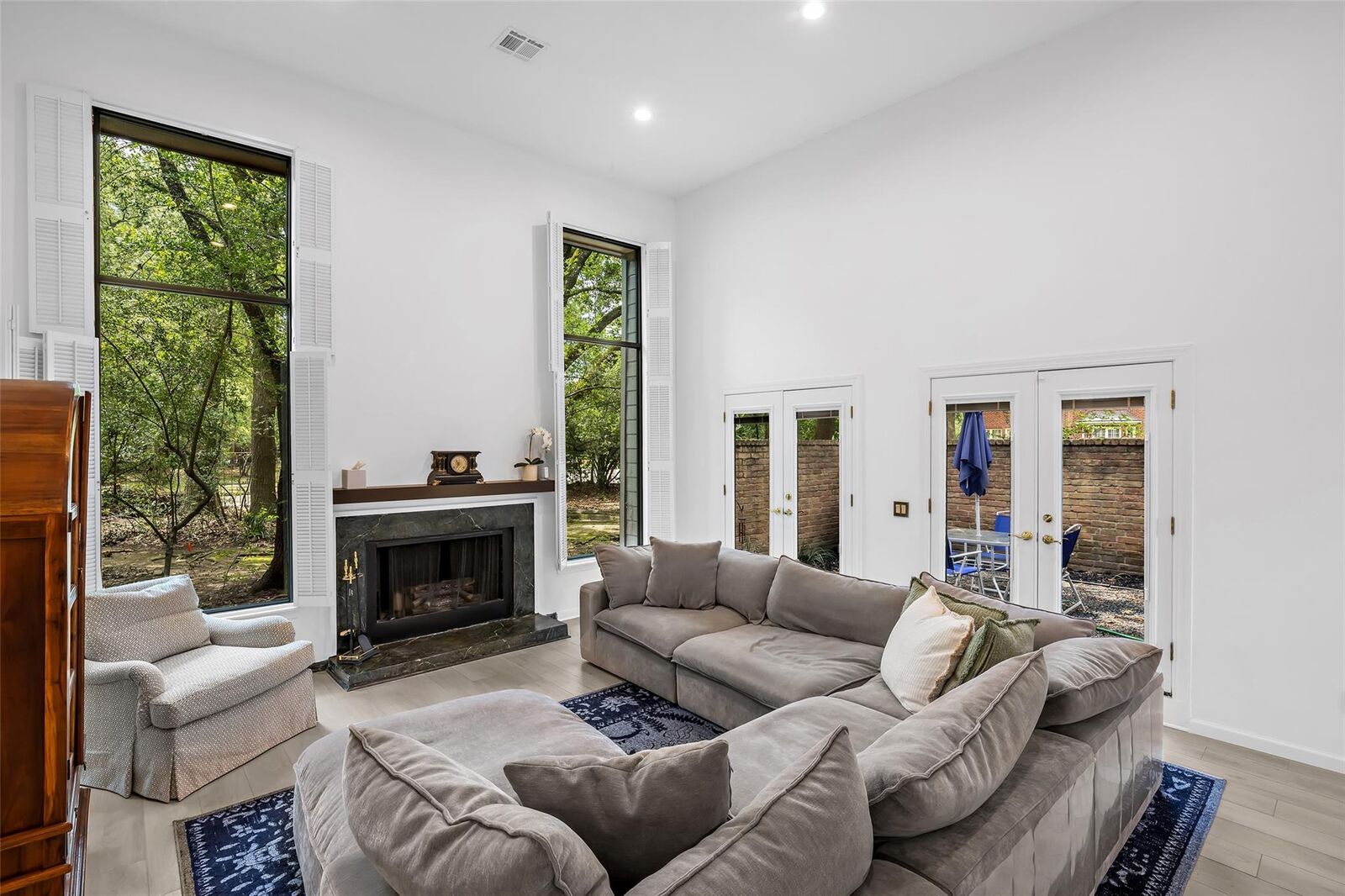 Property Photo: 208 Sugarberry Circle TX 77024