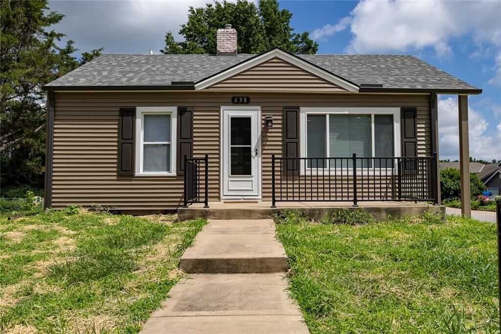 Property Photo: 638 E Mill Street MO 64068