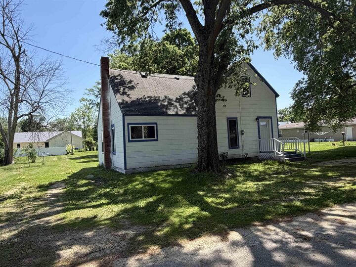 Property Photo:  930 Pearl Street  IA 50650 