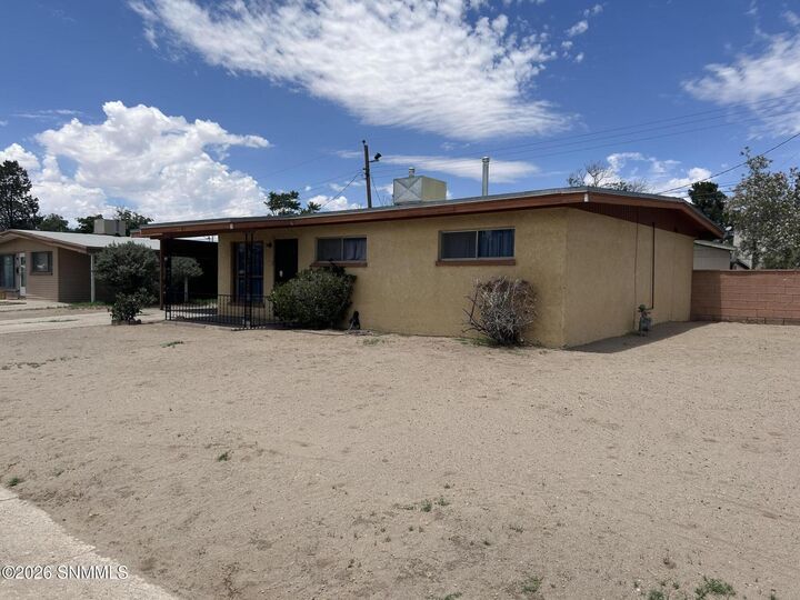 Property Photo:  815 Montana Avenue  NM 88001 