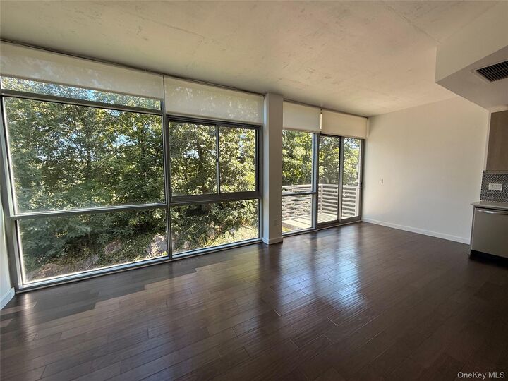 Property Photo:  250 S Central Park Avenue 5I  NY 10530 