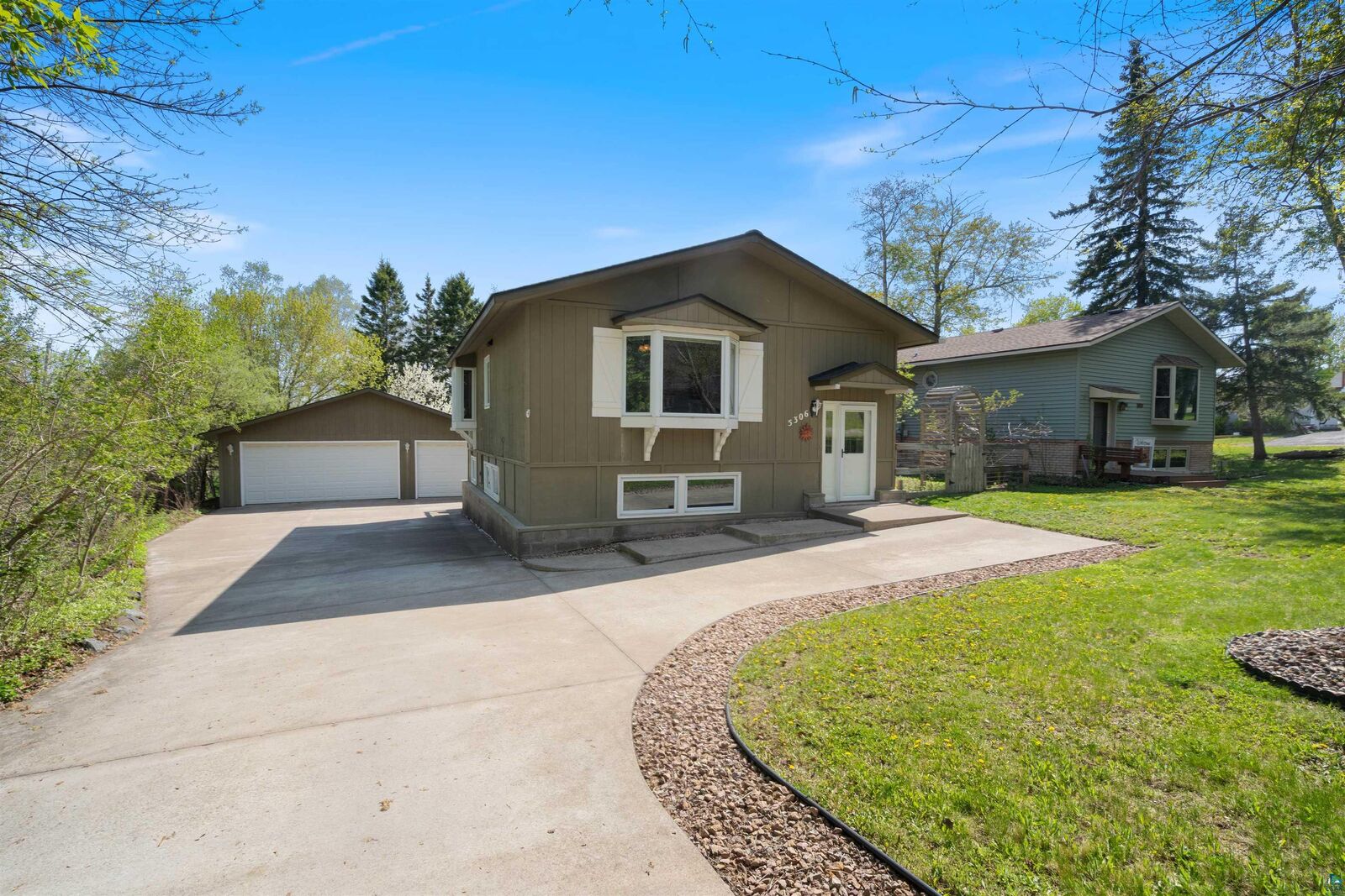 Property Photo: 5306 Ivanhoe St MN 55804