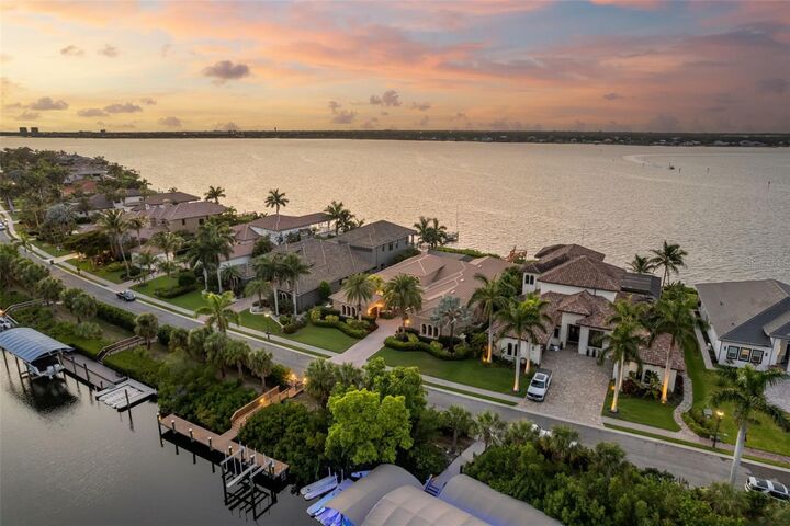 Property Photo: 4015 Hawk Island Drive FL 34208
