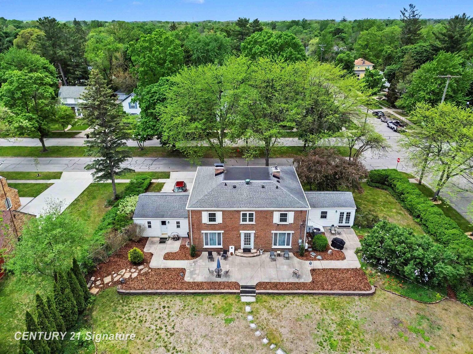 Property Photo: 605 S Kinney Avenue MI 48858