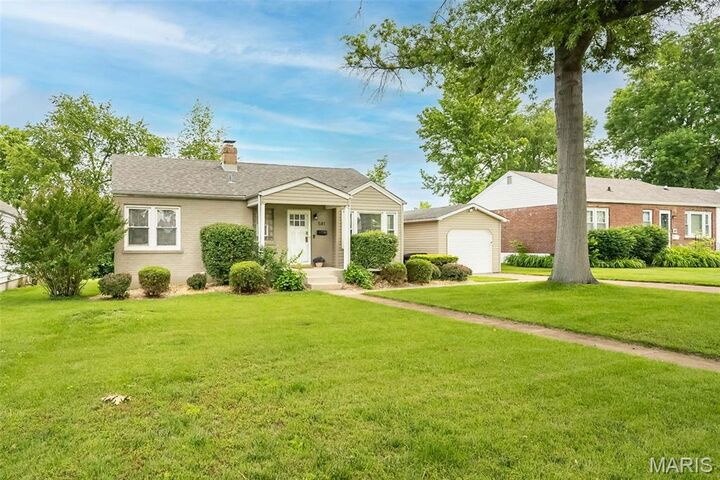 Property Photo:  581 Meadowridge Drive  MO 63122 