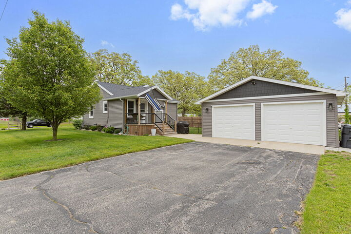 Property Photo: 2366 W Glenlord Road MI 49127