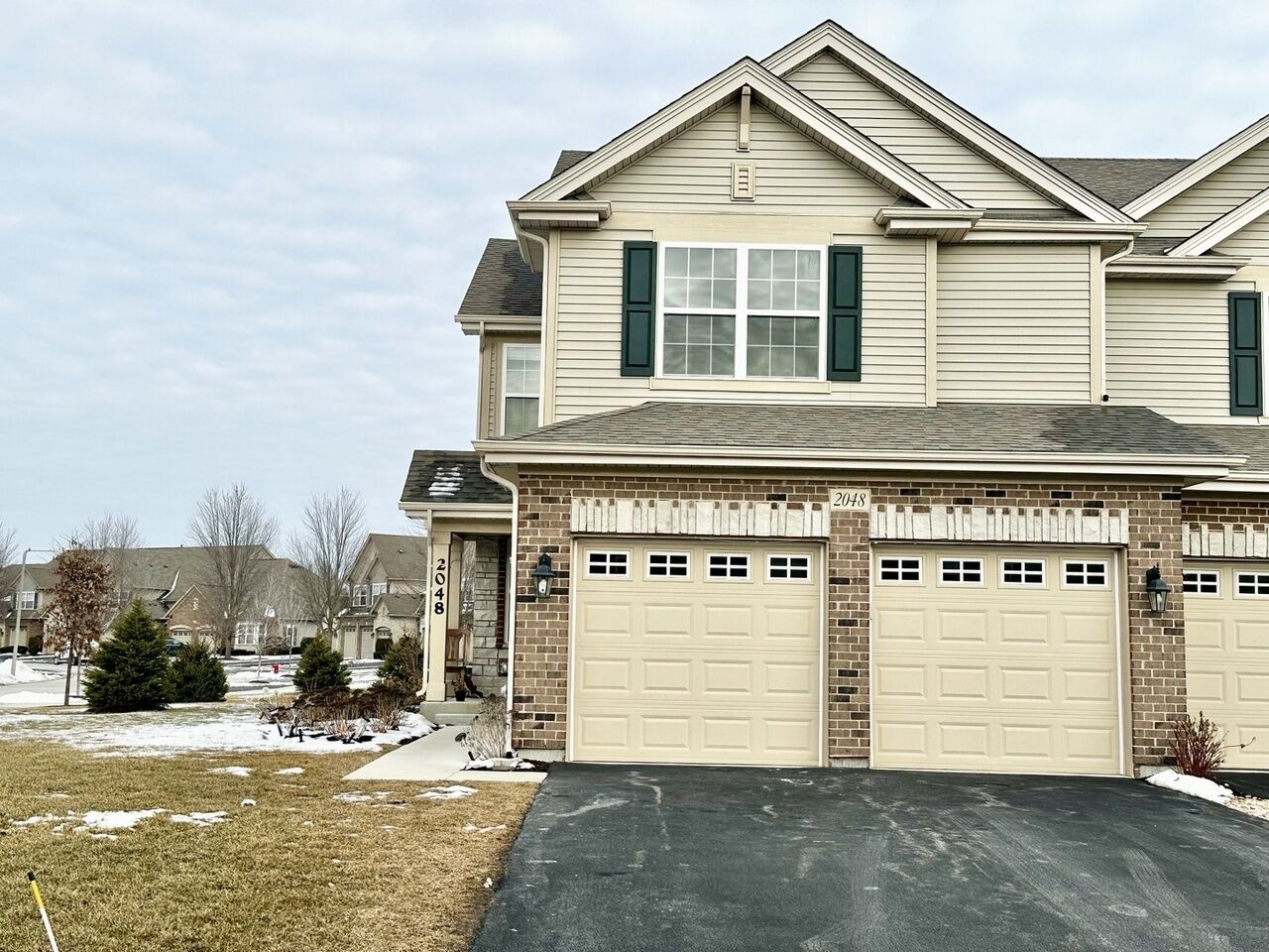 Property Photo:  2048 Canyon Creek Court  IL 60503 