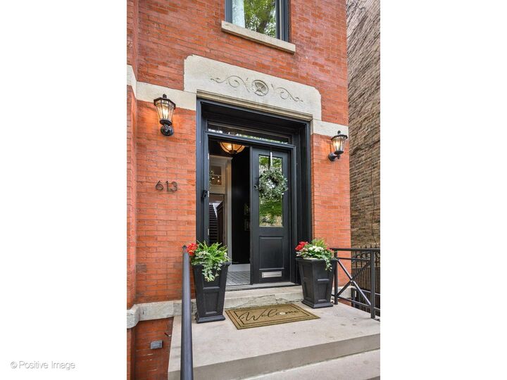 Property Photo:  613 W Belden Avenue  IL 60614 