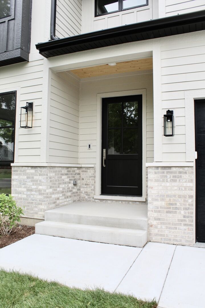 Property Photo:  120 N Walnut Street  IL 60126 