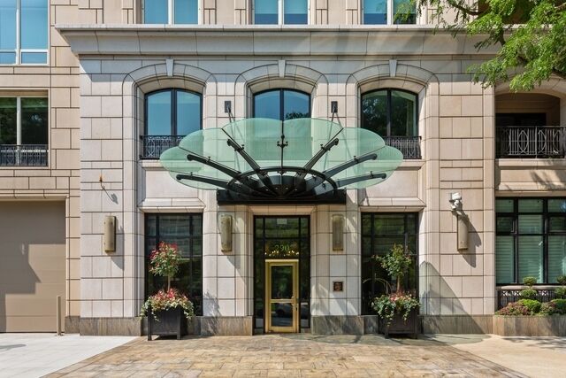 Property Photo:  840 N Lake Shore Drive 1103  IL 60611 