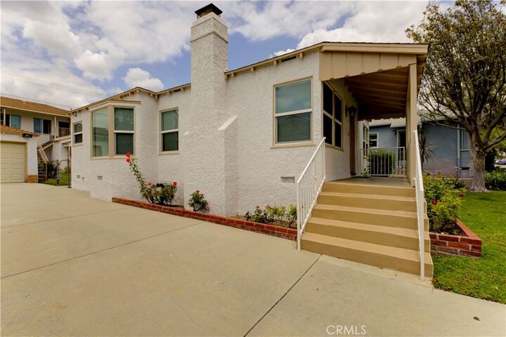 Property Photo:  559 E Providencia  CA 91501 