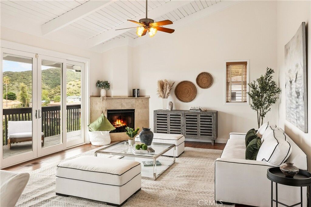 Property Photo: 8462 Hillcroft Drive CA 91304