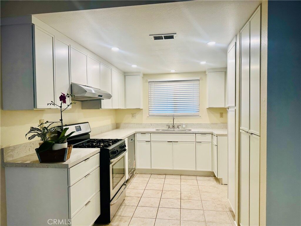 Property Photo:  1008 Las Lomas  CA 90631 