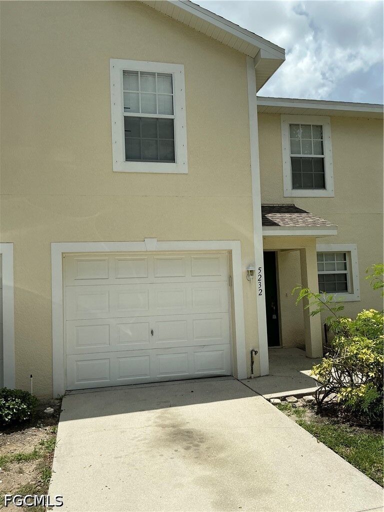 Property Photo:  5232 Glenlivet Road  FL 33907 