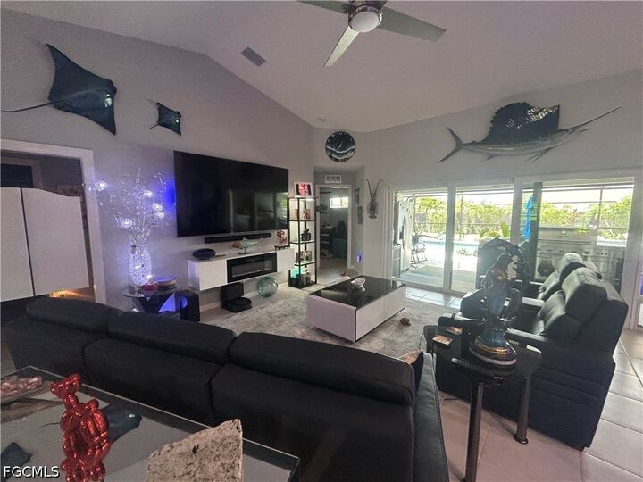 Property Photo:  1811 SW 3rd Terrace  FL 33991 