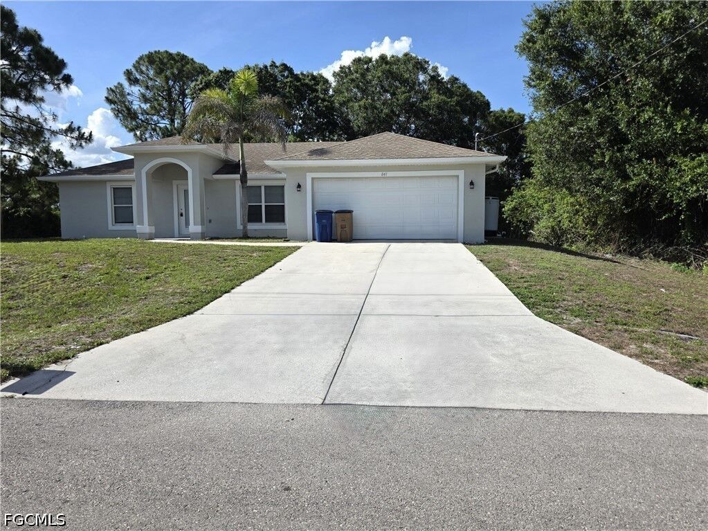Property Photo:  841 Calumet Street E  FL 33974 