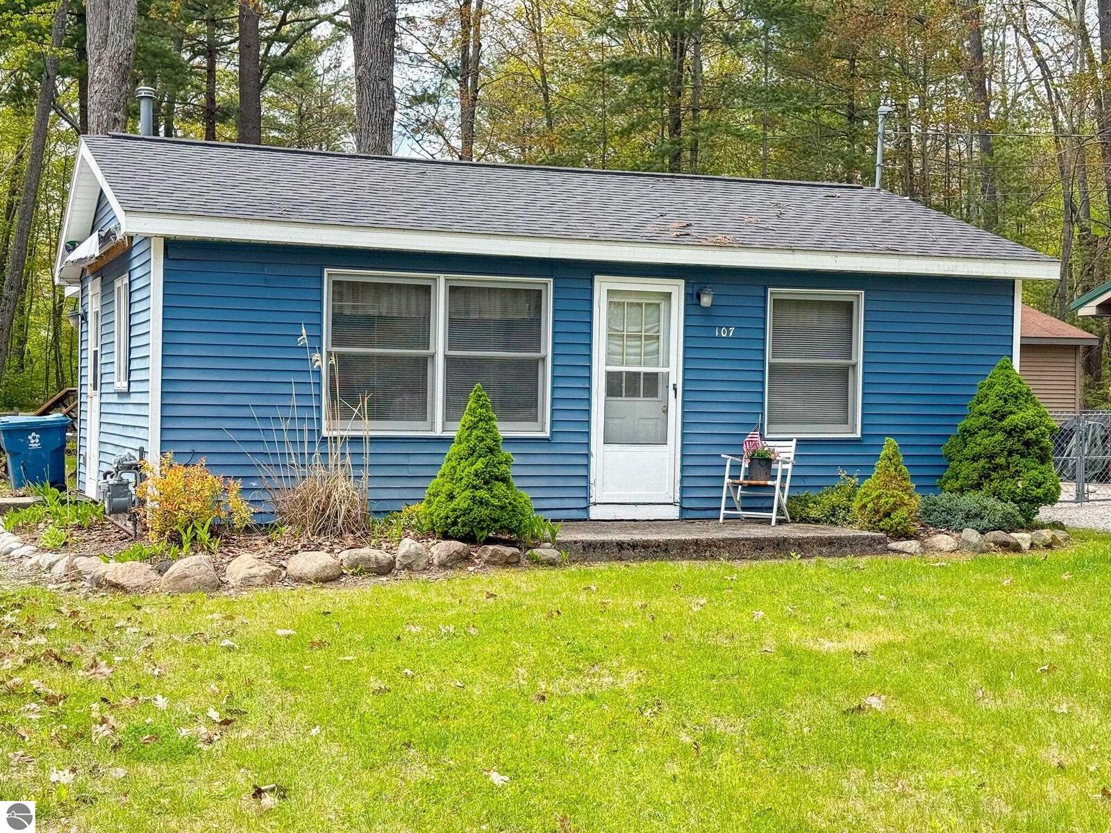 Property Photo: 107 Glen Court Boulevard MI 48629
