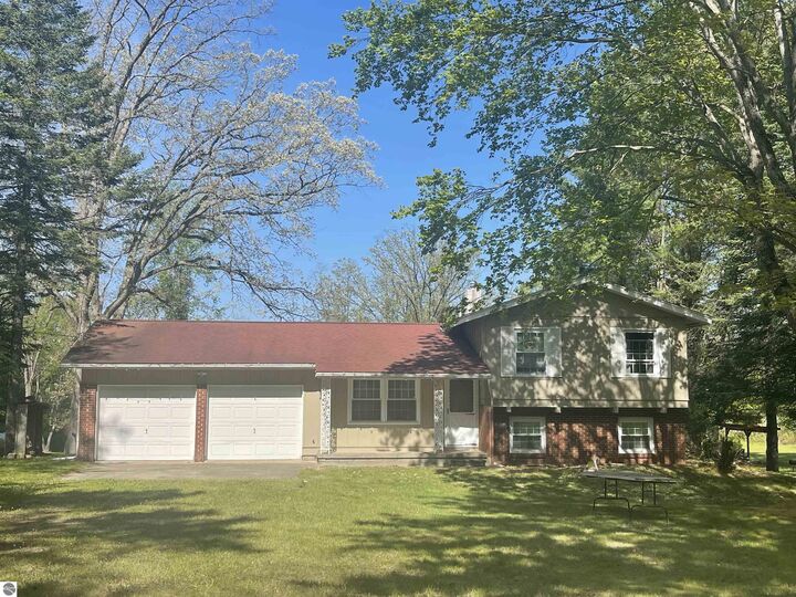 Property Photo:  1860 S Jackson Avenue  MI 48625 
