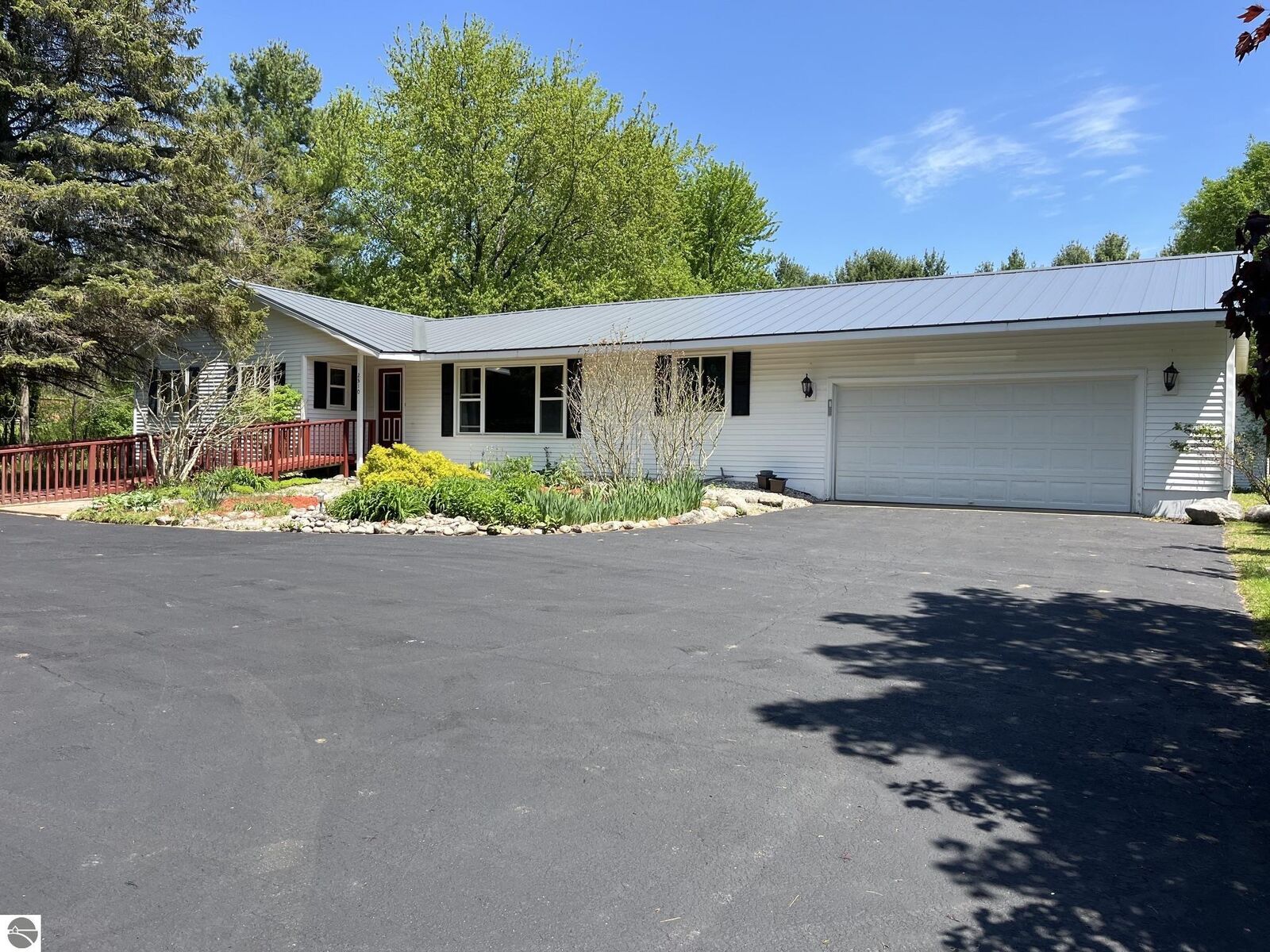 Property Photo: 2510 E Silver Lake Road N MI 49685