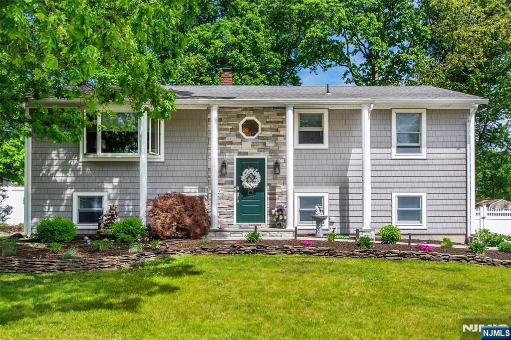 Property Photo:  42 Summit Road  NJ 07438 