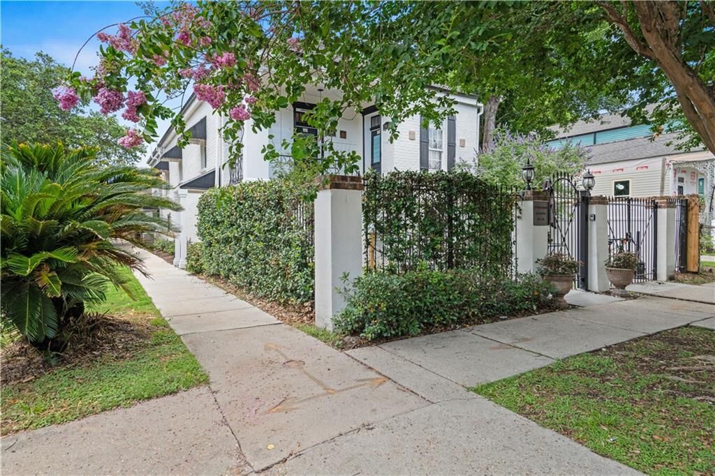 Property Photo:  7600 Burthe Street B  LA 70118 