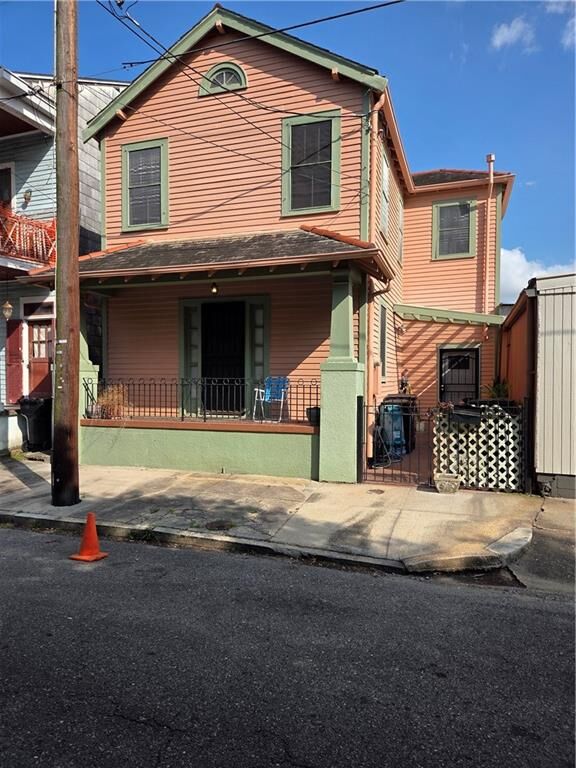 Property Photo: 2034 Chestnut Street LA 70130