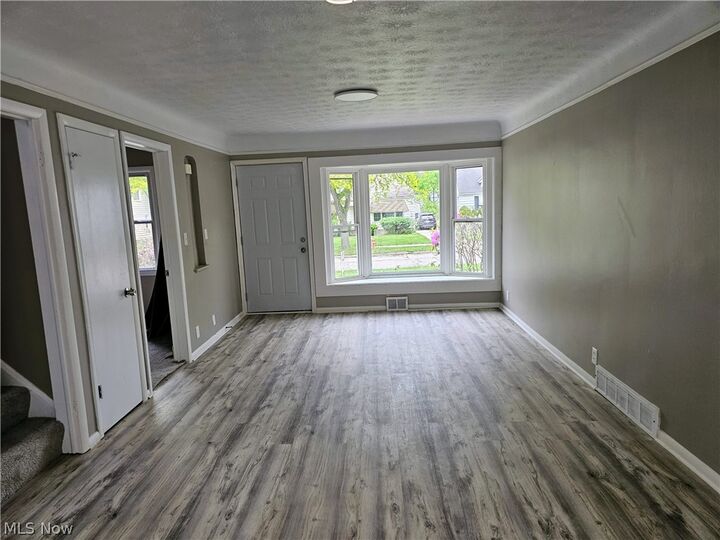 Property Photo: 13508 Oakview Boulevard OH 44125