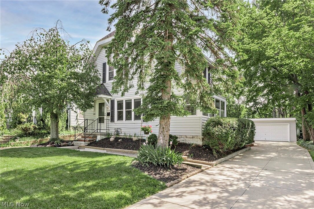 Property Photo: 1411 Belrose Road OH 44124