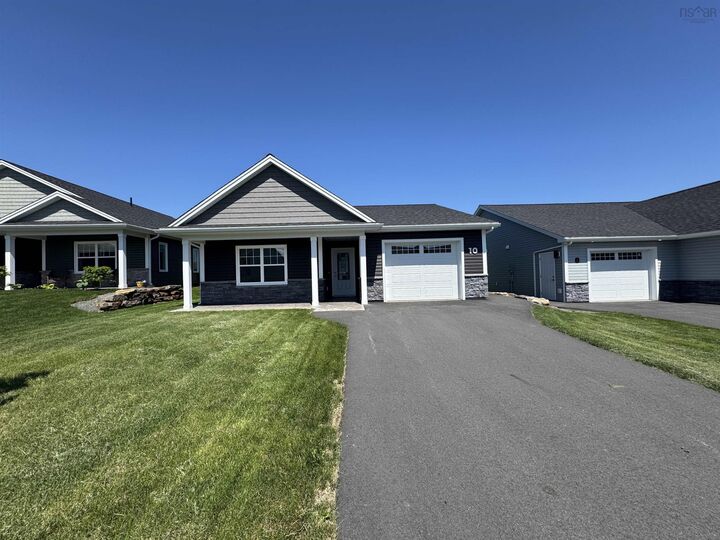 Property Photo: 10 Elizabeth Avenue NS B0N 2T0
