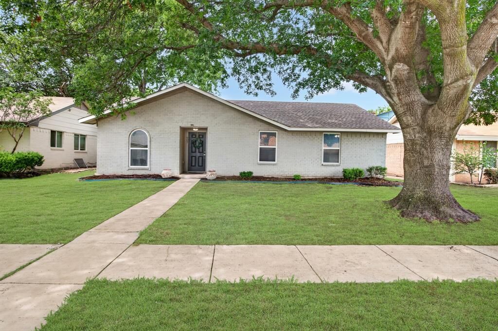 Property Photo:  903 Grassy Glen Drive  TX 75002 